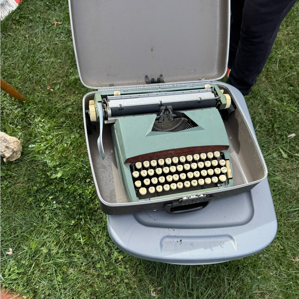 Vintage Sears 1967 Citation 12 Green Typewriter with Case